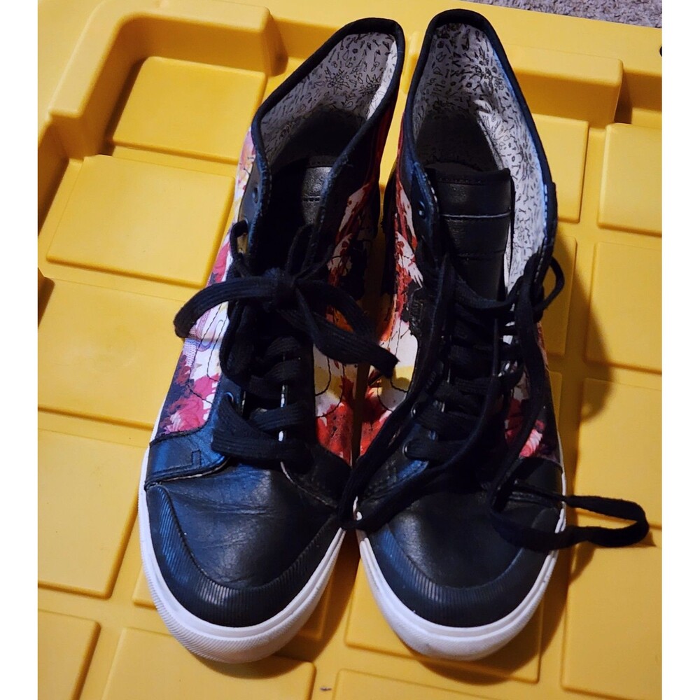 Women's shoes size 9
